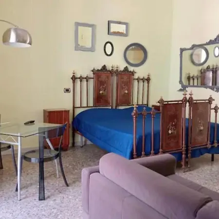 Mezzanino Con Patio E Archi A Vela Apartmán *